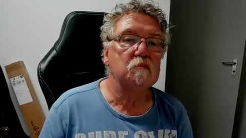 Snapshot of sharlots_pet chatting on 07/15/26, 09:14 sharlots_pet online show from 07/15/26, 09:14