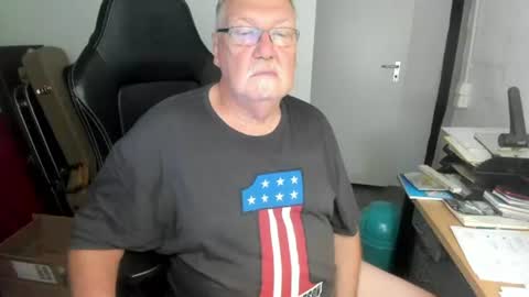 Snapshot of sharlots_pet chatting on 07/30/26, 11:31 sharlots_pet online show from 07/30/26, 11:31