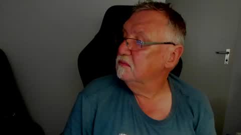 Snapshot of sharlots_pet chatting on 08/03/26, 01:27 sharlots_pet online show from 08/03/26, 01:27
