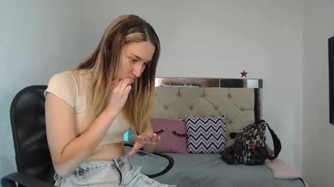 Sara online show from 03/06/25, 02:18