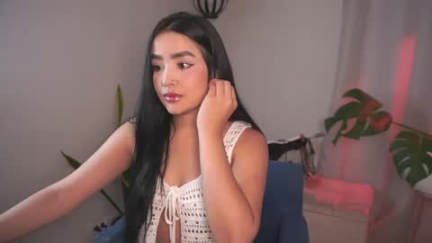 Snapshot of sharlotte_evanns chatting on 05/15/26, 10:17 Sharlotte online show from 05/15/26, 10:17