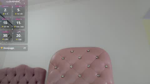 Snapshot of sharlotte_mom chatting on 12/13/24, 11:39 sharlotte online show from 12/13/24, 11:39