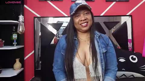 Snapshot of sharon_noa chatting on 02/11/26, 11:26 Sharon Noa online show from 02/11/26, 11:26