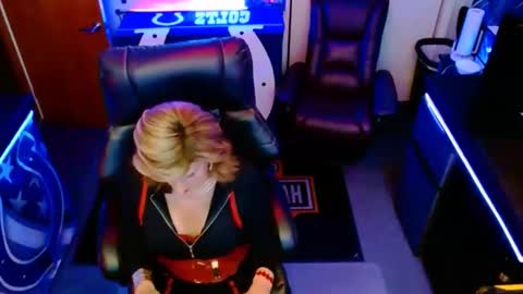 Snapshot of sharoncoxxx chatting on 10/27/25, 07:40 sharoncoxxx online show from 10/27/25, 07:40