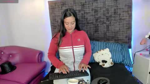 sharoncute16 online show from 11/05/25, 09:04