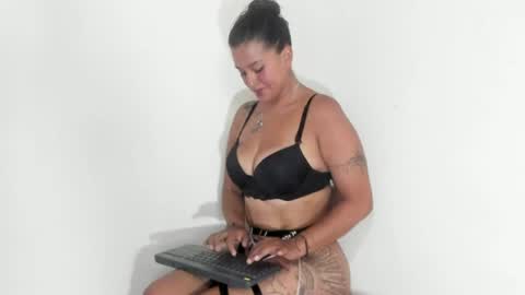 sharoncute17 online show from 06/03/26, 08:58