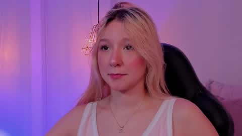 Snapshot of shatall_rouge chatting on 02/23/25, 03:45 Shantall online show from 02/23/25, 03:45