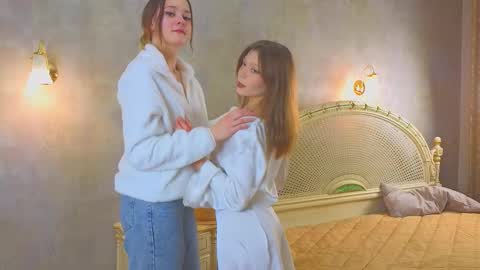 Snapshot of shaunaheiple chatting on 11/26/25, 04:13 Alexandra online show from 11/26/25, 04:13