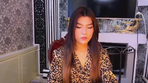 Snapshot of shauntawoten chatting on 04/08/26, 07:19 Maya online show from 04/08/26, 07:19