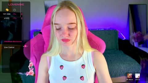 Snapshot of shawty_miia chatting on 05/24/26, 05:18 shawty_miia online show from 05/24/26, 05:18