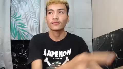 Snapshot of shayato_xyz chatting on 01/03/25, 04:59 eryx online show from 01/03/25, 04:59