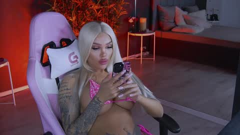 Snapshot of shayblonde chatting on 01/09/25, 09:37 shayblonde online show from 01/09/25, 09:37