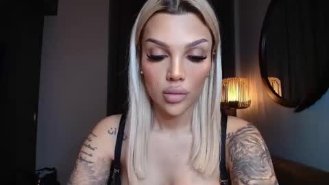 Snapshot of shayblonde chatting on 10/23/25, 07:56 shayblonde online show from 10/23/25, 07:56