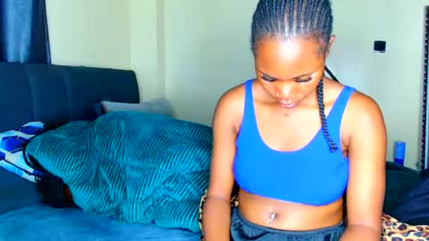 shee13 online show from 11/29/25, 04:59