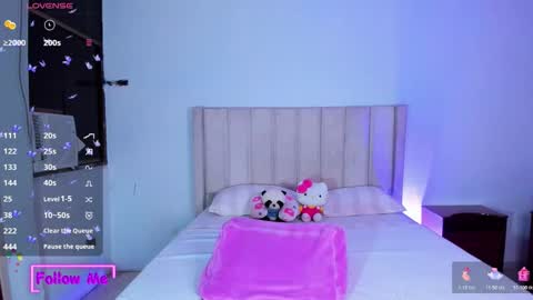 Danna   online show from 11/19/25, 02:44