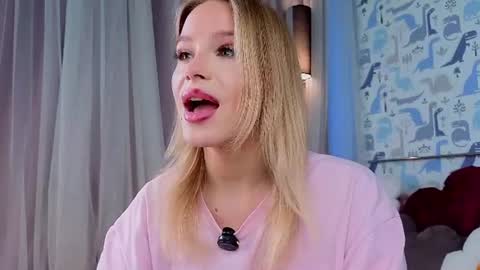 Snapshot of sheliamuyres chatting on 06/23/26, 01:47 Lina online show from 06/23/26, 01:47