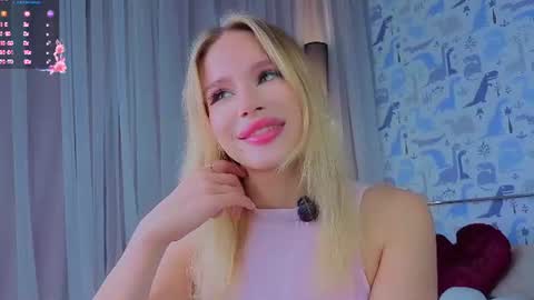 Snapshot of sheliamuyres chatting on 07/15/26, 01:44 Lina online show from 07/15/26, 01:44