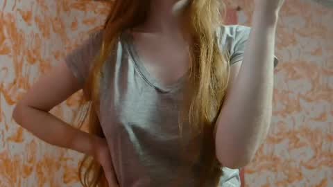 Snapshot of shelikessoymilk chatting on 06/03/26, 01:52 Erika online show from 06/03/26, 01:52