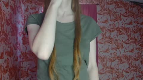 Snapshot of shelikessoymilk chatting on 06/06/26, 10:25 Erika online show from 06/06/26, 10:25