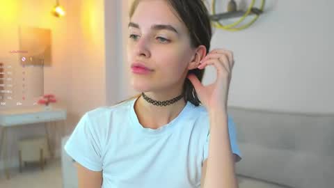 Snapshot of shelleyharn chatting on 09/10/25, 01:27 Alex online show from 09/10/25, 01:27