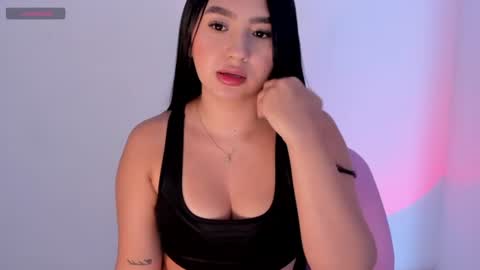 Snapshot of shelly_rohades chatting on 06/20/26, 04:48 online show from 06/20/26, 04:48