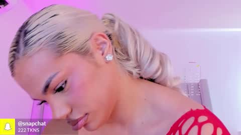 shelynna_azzul online show from 11/11/25, 08:20