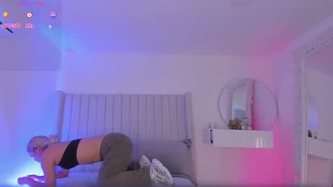 shelynna_azzul online show from 05/22/26, 12:00