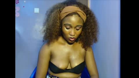 Snapshot of shena_xnomy chatting on 06/25/26, 07:02 Favour online show from 06/25/26, 07:02