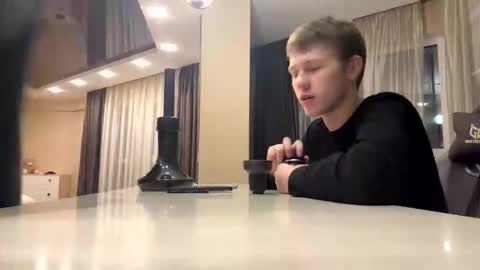 Max online show from 11/07/25, 02:39