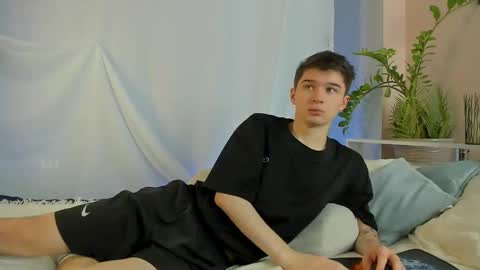 Max online show from 02/15/26, 07:32