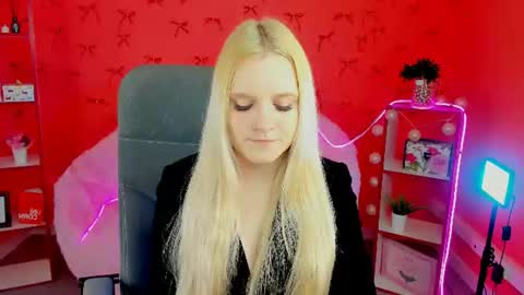 Snapshot of sherributlers chatting on 06/11/26, 05:16 Sweet Sherri online show from 06/11/26, 05:16