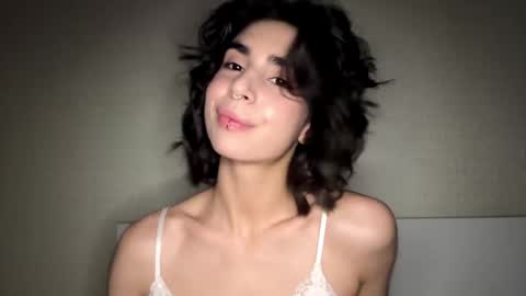 Snapshot of sheryllmafua chatting on 06/04/26, 11:38 Amy online show from 06/04/26, 11:38