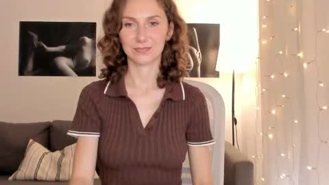 Snapshot of shesleepsnaked chatting on 05/19/26, 03:40 shesleepsnaked online show from 05/19/26, 03:40