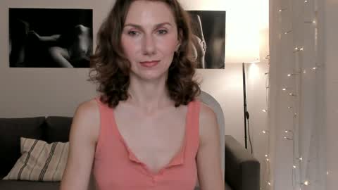 Snapshot of shesleepsnaked chatting on 06/21/26, 04:31 shesleepsnaked online show from 06/21/26, 04:31