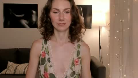 Snapshot of shesleepsnaked chatting on 06/22/26, 05:21 shesleepsnaked online show from 06/22/26, 05:21