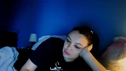 Snapshot of shesyourdream chatting on 10/31/25, 11:00 Vikki online show from 10/31/25, 11:00