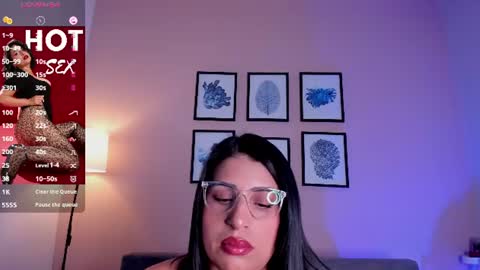 Snapshot of sheyla_hills_ chatting on 06/17/26, 03:53 Sheyla online show from 06/17/26, 03:53