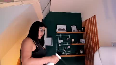 Snapshot of sheyla_hills_ chatting on 07/05/26, 04:25 Sheyla online show from 07/05/26, 04:25