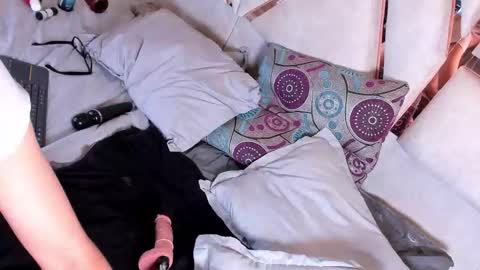 Shine online show from 02/12/26, 03:23