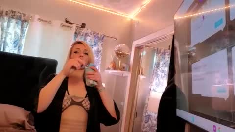 Snapshot of shineboxx chatting on 03/04/26, 08:59 lia pnelli online show from 03/04/26, 08:59