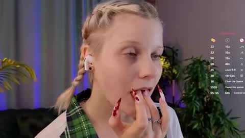 help me reach my first 25 thumbs up online show from 11/11/25, 11:16