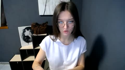 Snapshot of shining_pearl chatting on 06/17/26, 06:49 Jesica online show from 06/17/26, 06:49