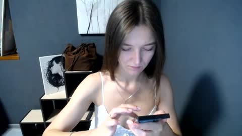 Snapshot of shining_pearl chatting on 06/19/26, 06:29 Jesica online show from 06/19/26, 06:29