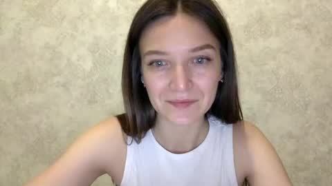 Snapshot of shining_pearl chatting on 06/20/26, 09:28 Jesica online show from 06/20/26, 09:28