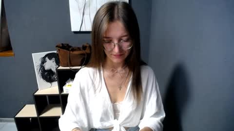 Snapshot of shining_pearl chatting on 07/14/26, 06:29 Jesica online show from 07/14/26, 06:29