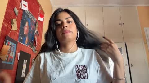 Snapshot of shirleendurrah chatting on 04/08/26, 10:59 Karin online show from 04/08/26, 10:59
