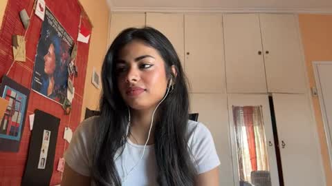 Snapshot of shirleendurrah chatting on 04/14/26, 09:26 Karin online show from 04/14/26, 09:26