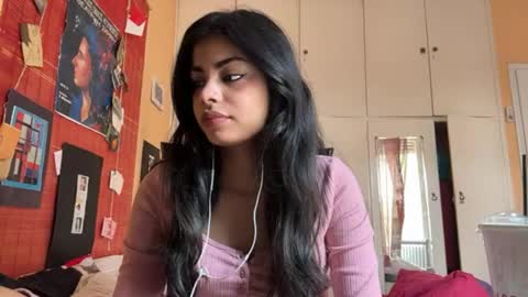 Snapshot of shirleendurrah chatting on 04/15/26, 10:11 Karin online show from 04/15/26, 10:11