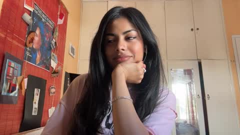 Snapshot of shirleendurrah chatting on 04/22/26, 10:17 Karin online show from 04/22/26, 10:17