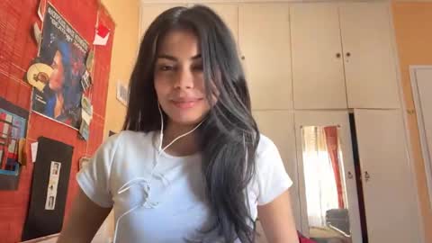 Snapshot of shirleendurrah chatting on 04/24/26, 08:28 Karin online show from 04/24/26, 08:28